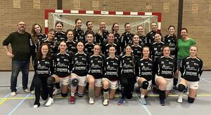 Nieuwe truien om de schouders van onze handbaldames
